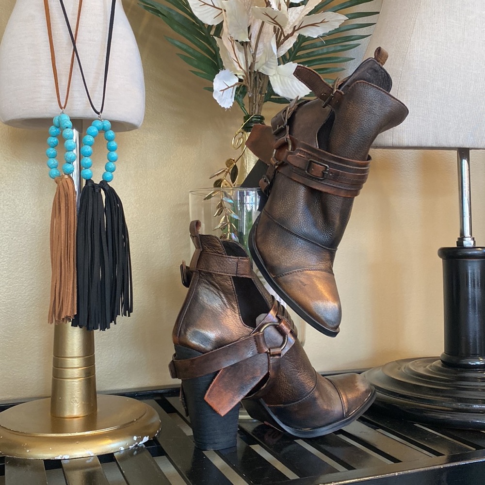 🌺NM Rag & Bone
Brown Buckle Style Boot - Picture 3 of 10